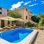 Beatiful Antonela With Pool In *