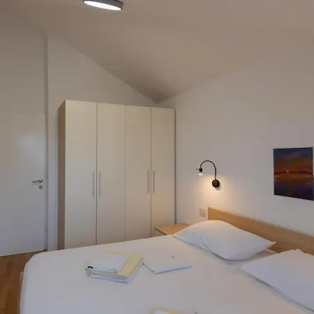 Beatiful Antonela With Pool In