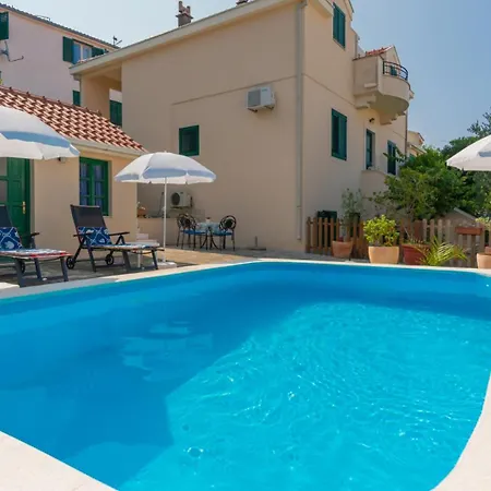 Beatiful Antonela With Pool In וילה *