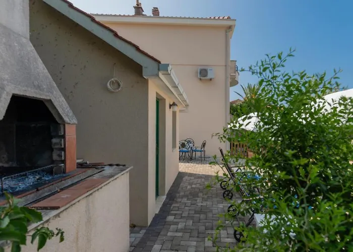 Villa Beatiful Antonela With Pool In *