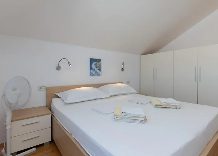 Beatiful Antonela With Pool In Villa Makarska