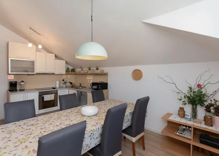 Beatiful Antonela With Pool In *