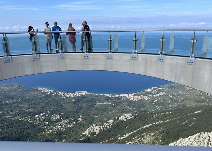 Beatiful Antonela With Pool In *